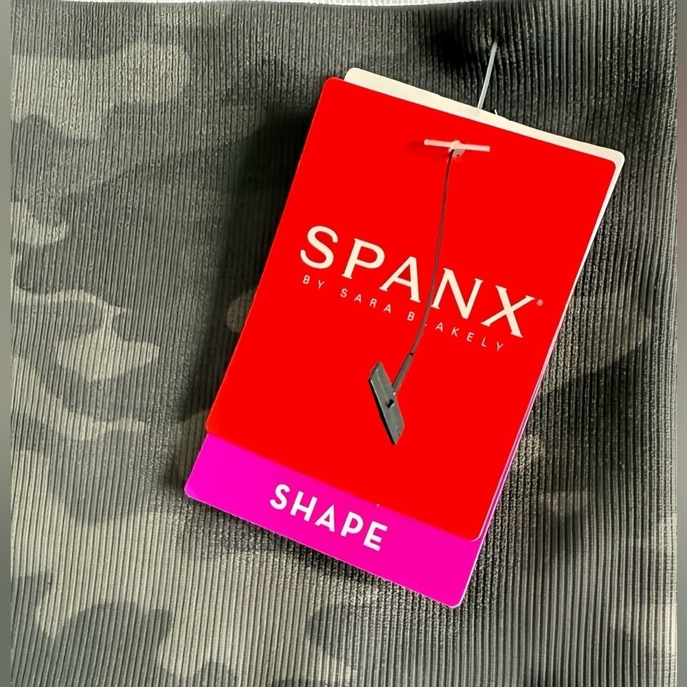 SPANX Look At Me Now Seamless W’s Cropped Leggings – Camo Print – Size S/P – NWT - Picture 7 of 8